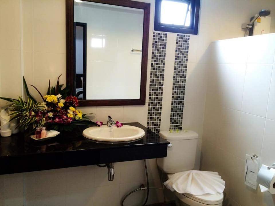 The Seashore Kamala Service Apartment Buitenkant foto
